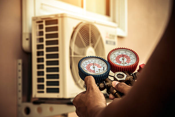Professional Hvac Installation technician working in Palmetto, FL